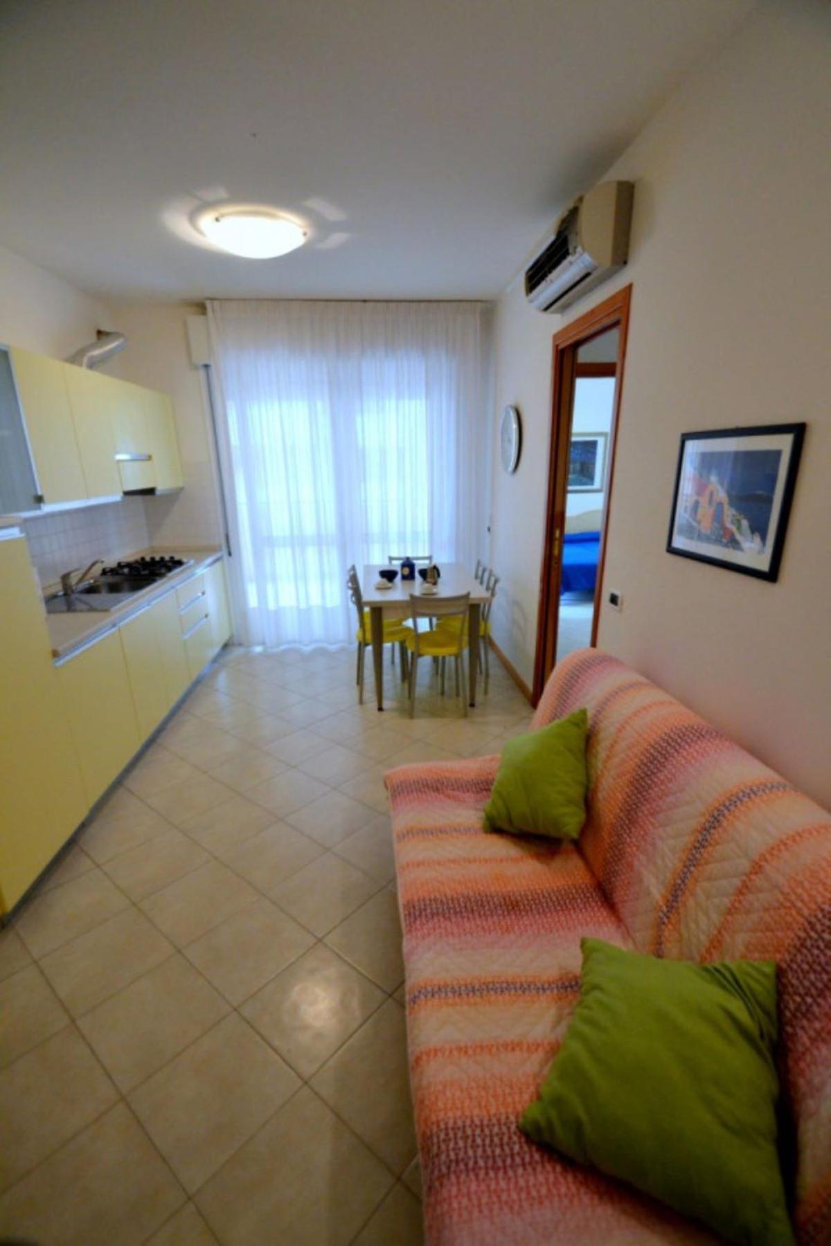 Riomar Apartment Бибионе Екстериор снимка