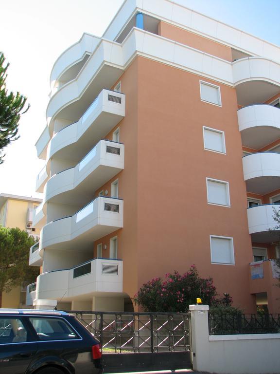 Riomar Apartment Бибионе Екстериор снимка